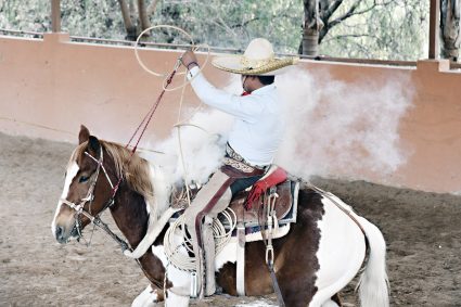 Alistan noche charra en León, Guanajuato